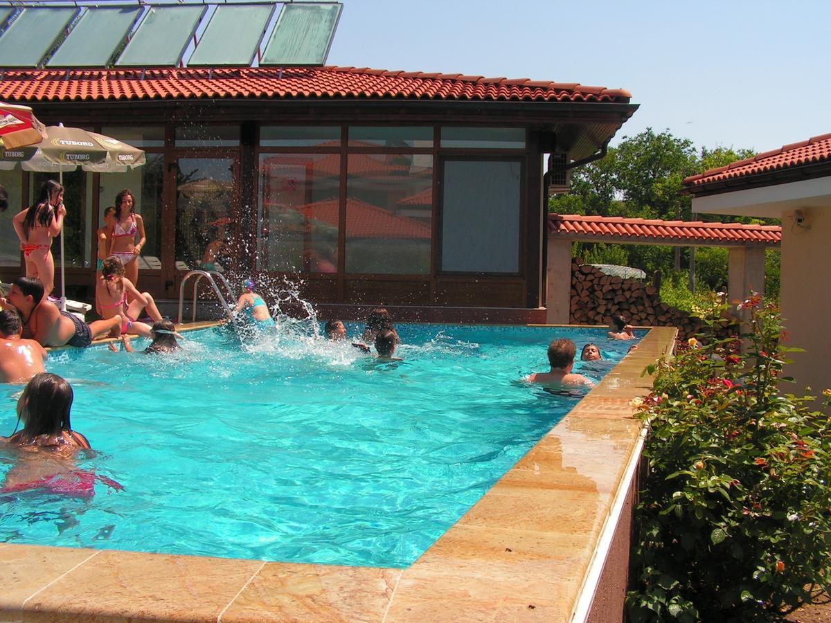 Hotel Black Stork Nisovo Bagian luar foto