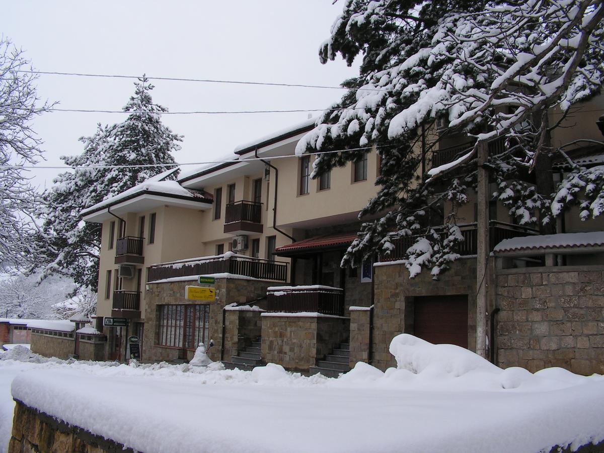 Hotel Black Stork Nisovo Bagian luar foto