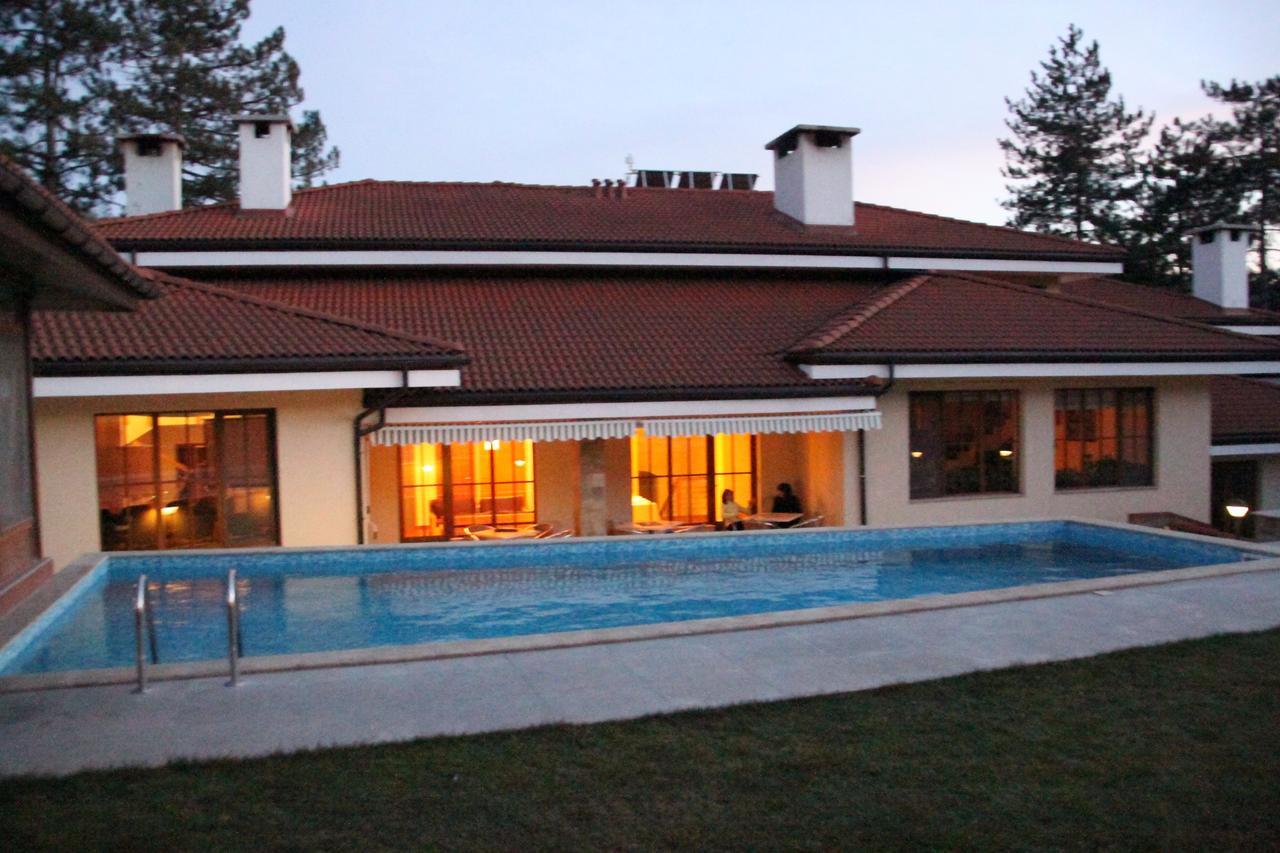 Hotel Black Stork Nisovo Bagian luar foto