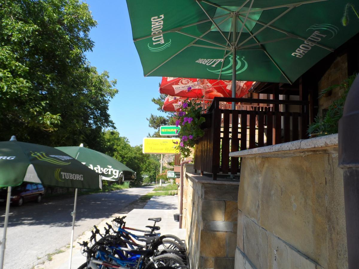 Hotel Black Stork Nisovo Bagian luar foto