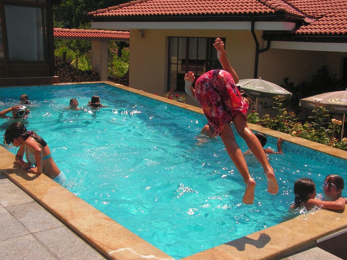 Hotel Black Stork Nisovo Bagian luar foto